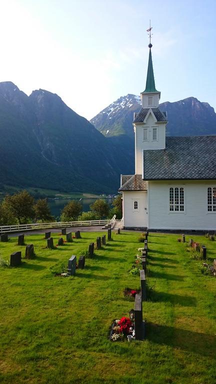 Hjorundfjord Hostel Bjorke Exterior photo