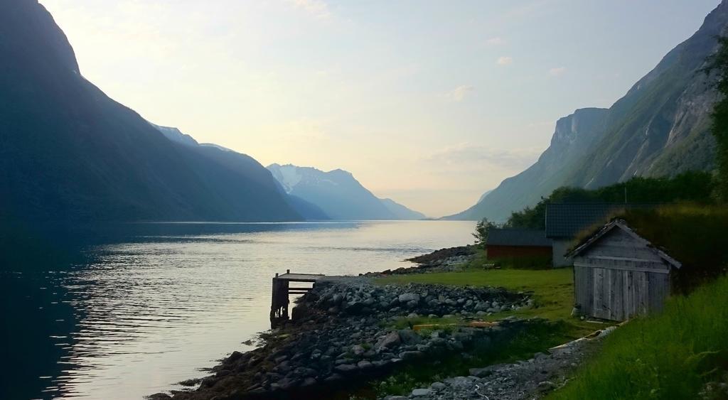 Hjorundfjord Hostel Bjorke Exterior photo